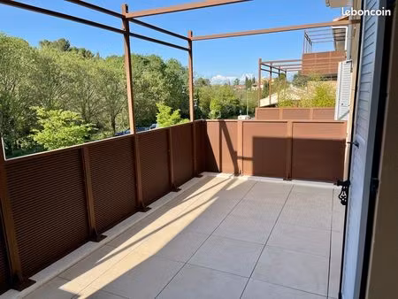 t2 39 m² avec grande terrasse 13 m² + parking + cave – résidence récente – peynier