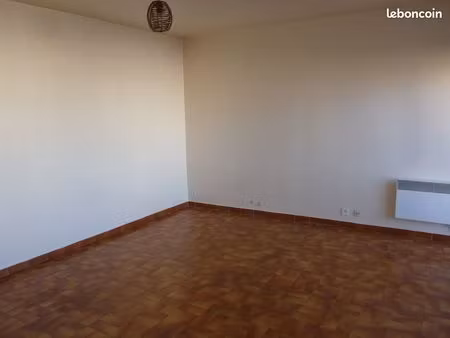 grand studio proche facultés et hôpital de la timone 13005 marseille