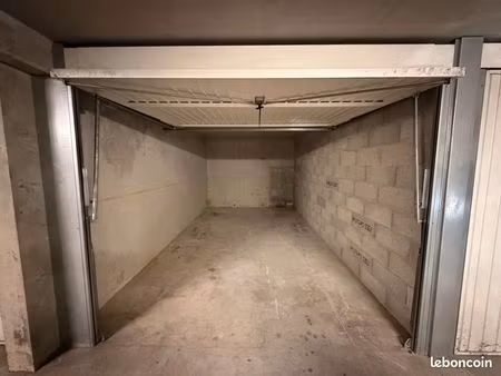 parking/box 15 m² la ciotat