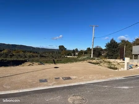 terrain 300 m² rognes