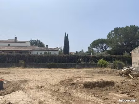 terrain 238 m² trets