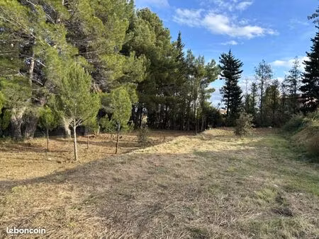 terrain 936 m² pelissanne