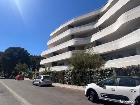 t3 66m2 traversant parfait état avec vue calanques box en sous sol et ascenseur résidence 