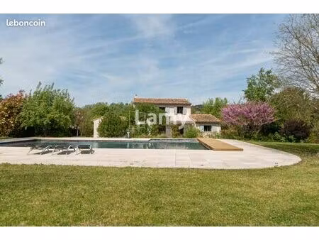 maison 8 pièces 204 m²