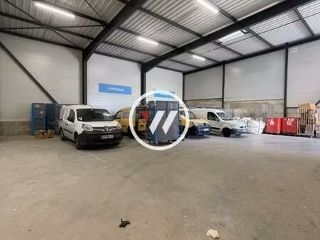 local d'activité 605 m²