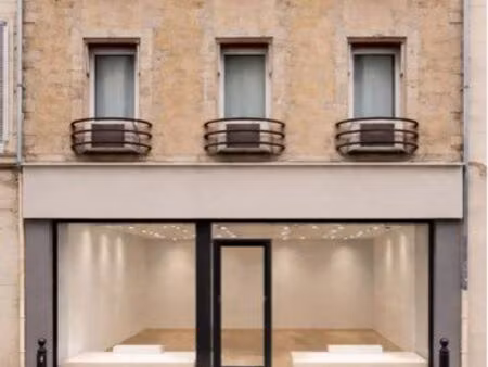 urgent vends mur commerciaux possibilité plus possibilité sur 2 étages possibilité au 1 er