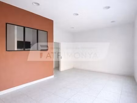 local commercial 48 m²