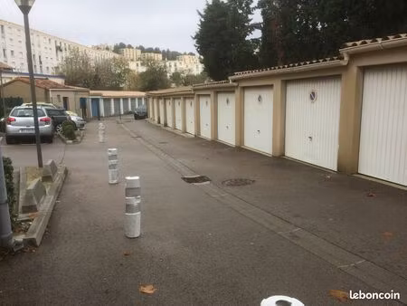 box sécurisé en extérieur - résidence récente