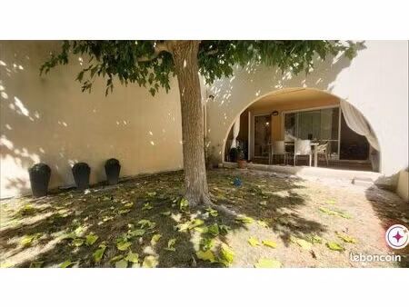 aix nord dans résidence t2 terrasse piscine parking