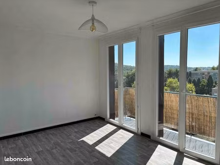 t3 lumineux avec 2 chambres - aix val st andré