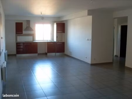 loue appartement t4 105m2 m2.■clim  3 chambres balcon ■cuisine semi-equipée ■1 places de p