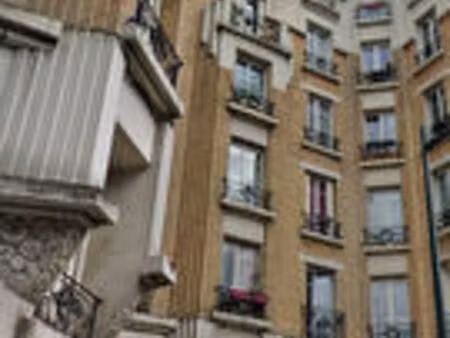 appartement type studio dans immeuble de caractère