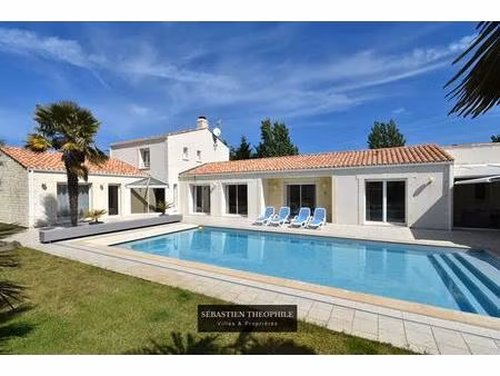 maison t7 prestige avec annexes et dépendance