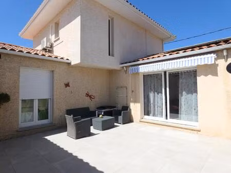 villa d'environ 110m² avec grande dépendance sur un terrain paysagé de 410m²