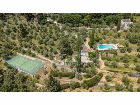 domaine vue mer et lac  oliveraie   tennis avec villa principale et pavillon d'hôtes.