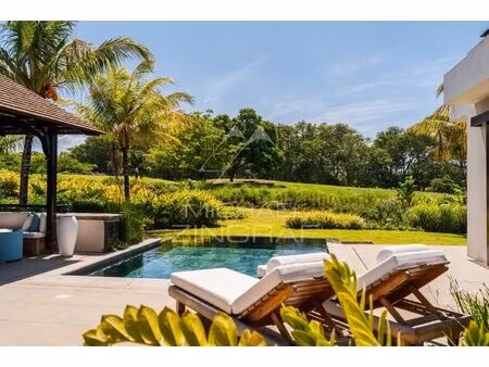 élégante villa contemporaine face au golf - bel ombre - mzimc1131