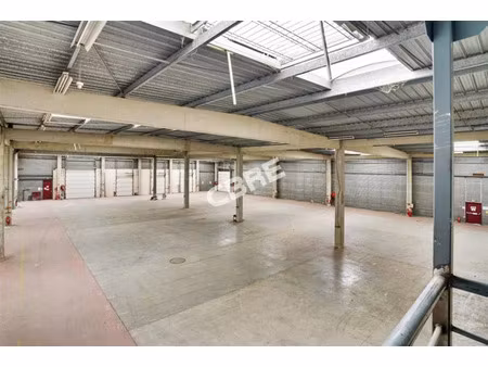 location local d'activités montreuil 5 448 m²