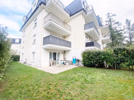 dans résidence sécurisée