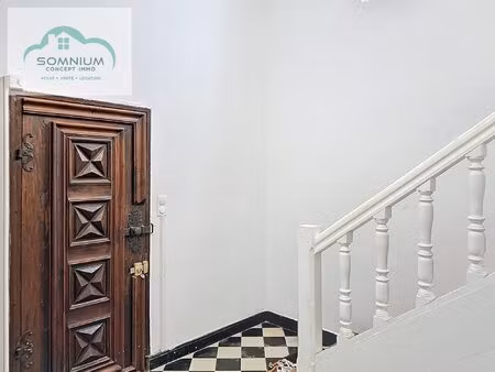 maison atypique avec tourelle