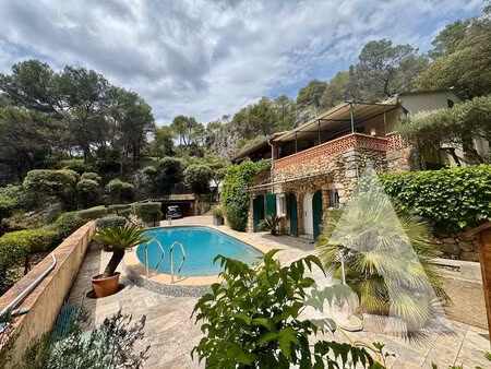 à vendre maison de charme 148 m² sur terrain de 2 900 m² ? villecroze (var)