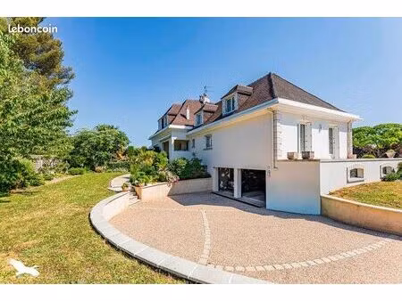 maison 8 pièces 185 m²