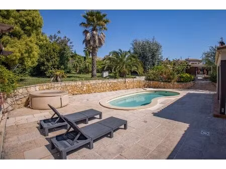 mandelieu-la-napoule – villa de plain-pied en domaine fermé avec piscine  grand terrain et