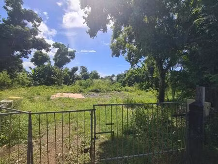 a vendre terrain 372 m2 à ste suzanne/ commune bègue