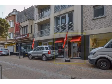 goed gelegen handelsruimte/winkelruimte in het toeristisch centrum van bredene aan zee