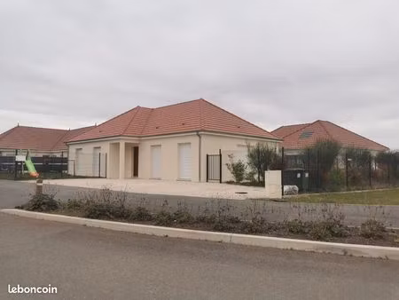 maison de 2023  110 m2 de plain pied à bréviandes