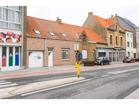 te koop: te renoveren rijwoning op toplocatie