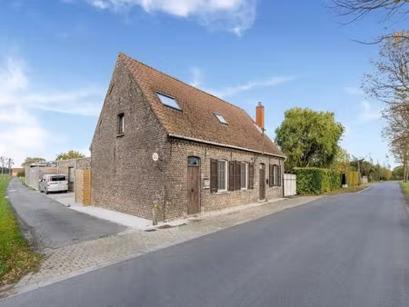 landelijk gelegen woning met 4/5 slpks  zwembad en tuin