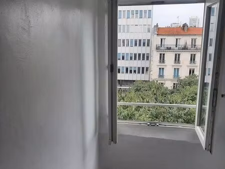 charmante studette lumineuse – paris 13e / limite 5e