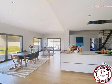 propriété 8 pièces 200 m²