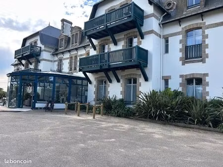 vend appart. les pieds dans l'eau