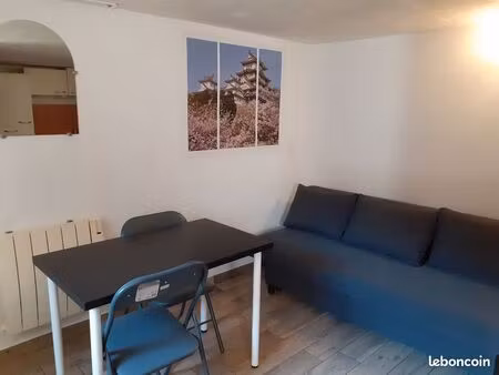 studio 22m²  proche rer et commerces  800 tout compris