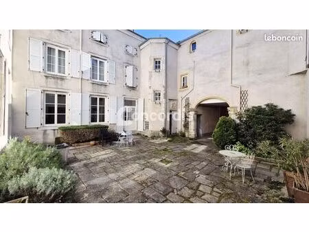 appartement 3 pièces 84 m²