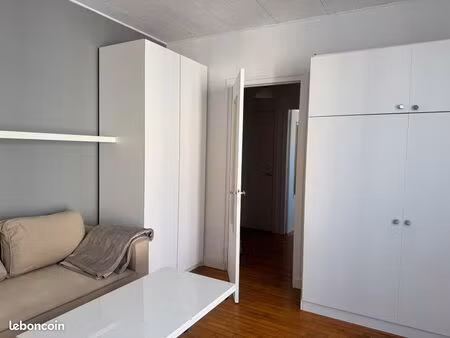 t1 bis meublé lumineux – dernier étage – vue cours d’ajot + cave 11 m²”