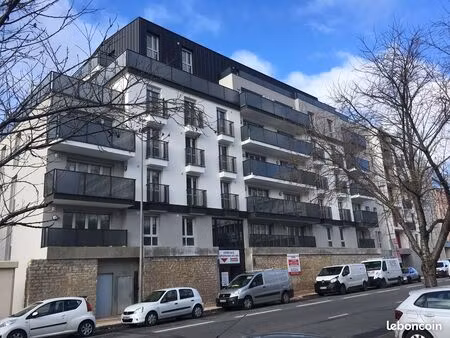 location f3 proche carnot & place 30 octobre