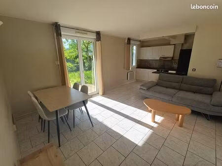 t2 meublé meuble haut de gamme 48 m² + jardin privatif 35 m² + stationnement privatif dans
