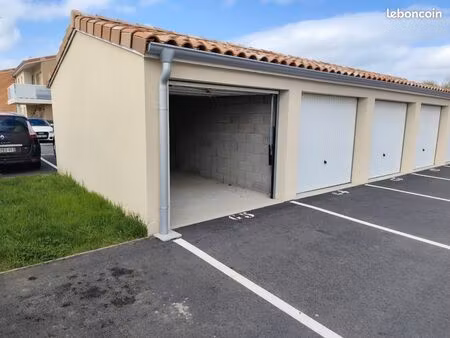 box sécurisé + place de parking à louer