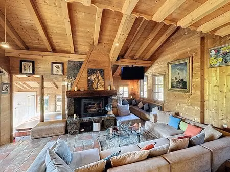 chalet bois à demi quatier