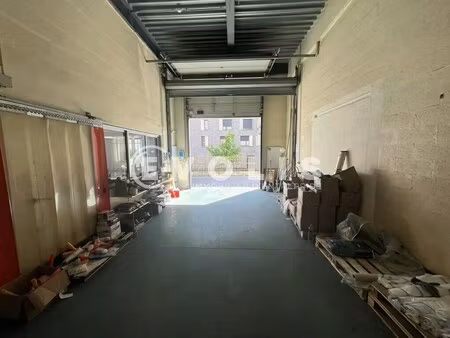 location local d'activités 334 m²