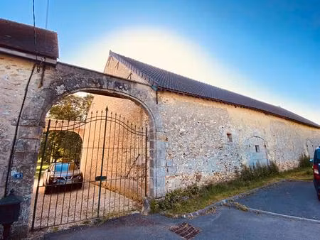 magnifique bâtiment agricole / grange / loft en pierre