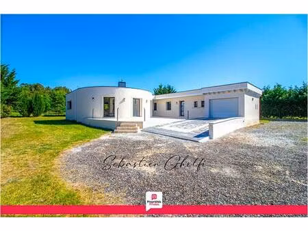 maison contemporaine de plain-pied avec 3 chambres- garage-beau terrain