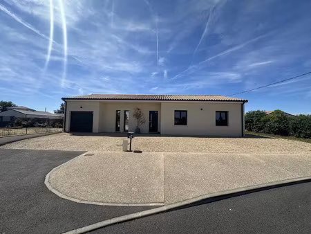 vente maison 5 pièces 120 m² à roches-prémarie-andillé (86340)  260 000 €