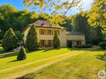 ancien moulin avec gîte et piscine.