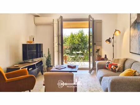 uzès à pied - appartement avec terrasse  vues sur la verdure et le duché  garage en...