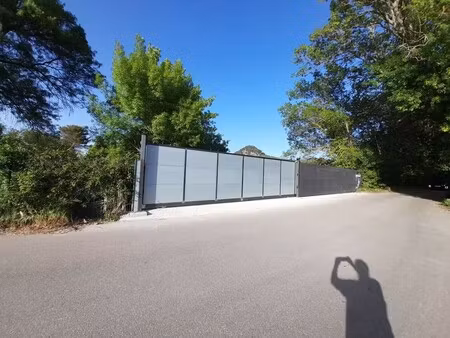 terrain à louer à simiane-collongue : 4 000 €/mois