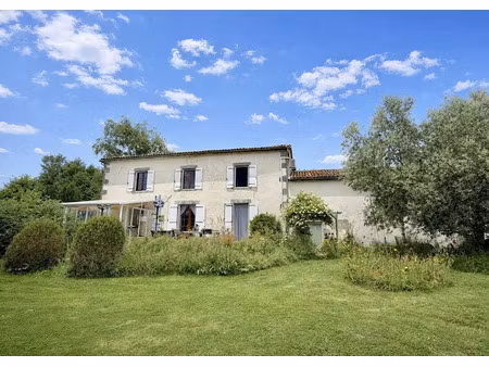 vente maison 7 pièces 189 m² à le bouchage (16350)  276 900 €