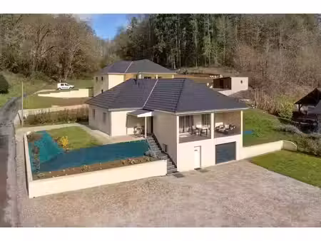 vente maison 6 pièces 120 m² à altillac (19120)  285 000 €